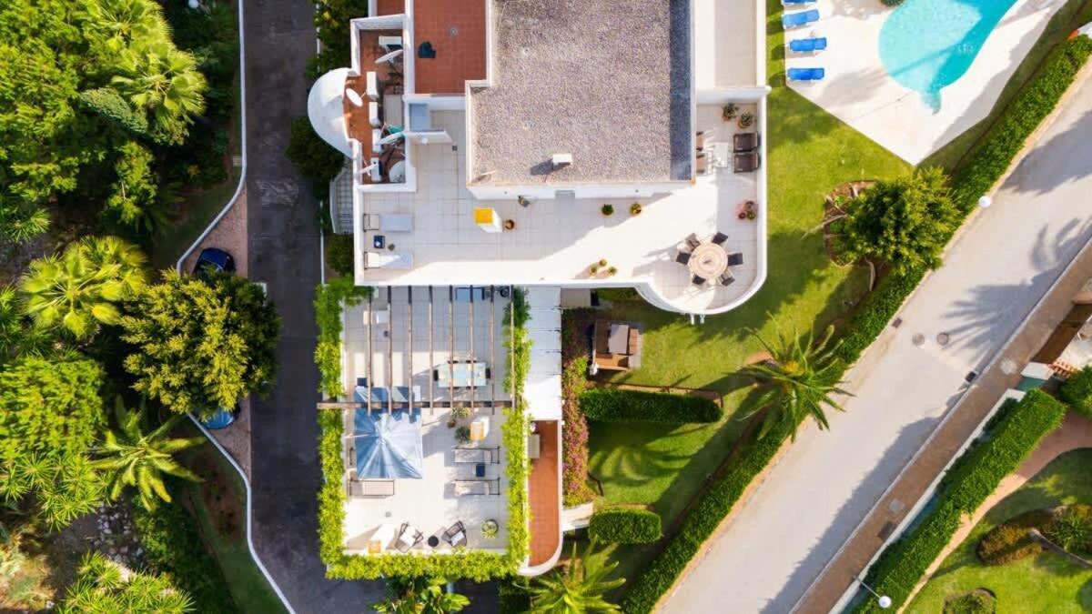 Seaside Elegance With Sea View Apartemen