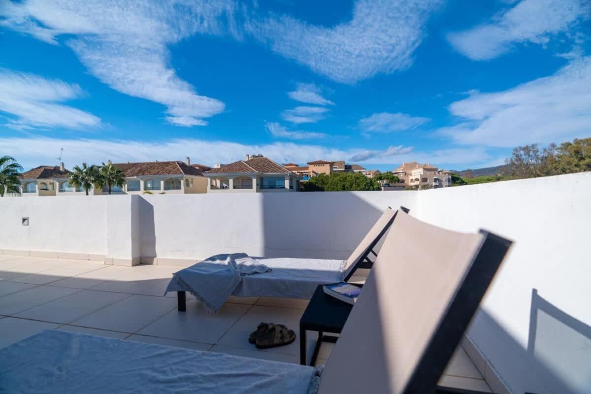 Seaside Elegance With Sea View Apartemen *