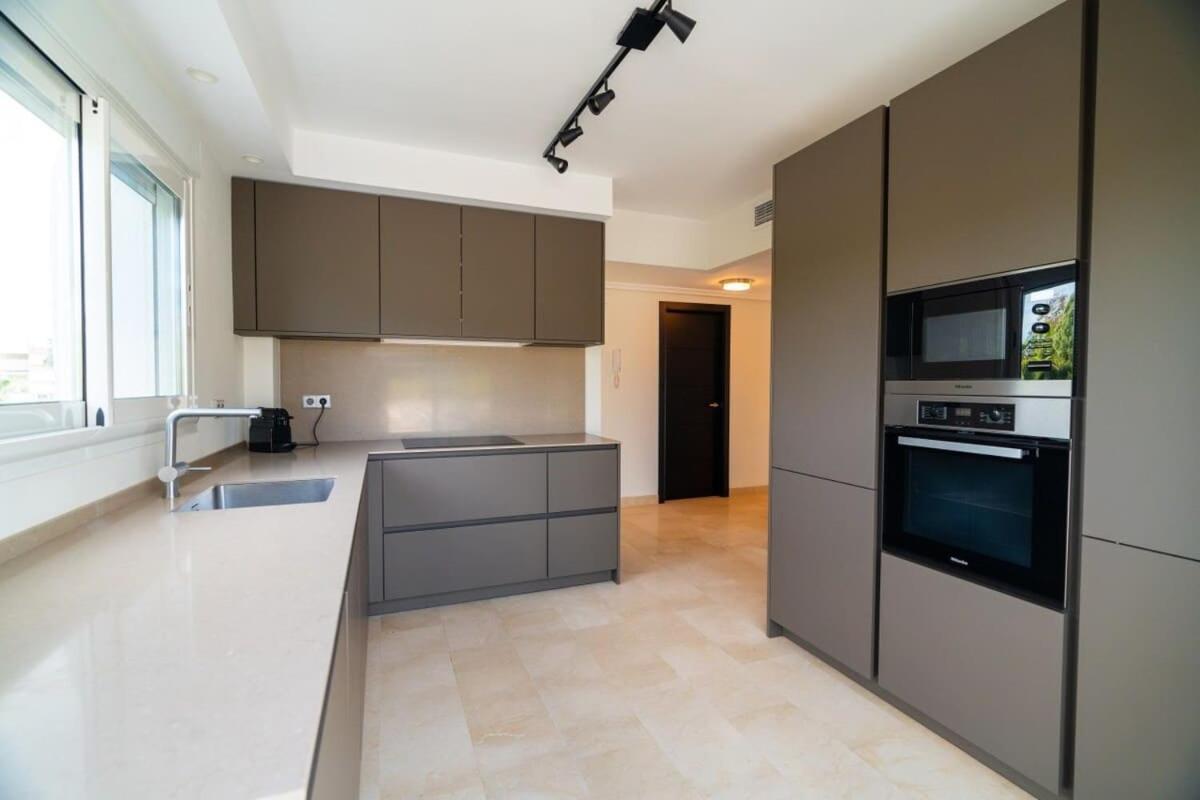 Apartemen Seaside Elegance With Sea View *