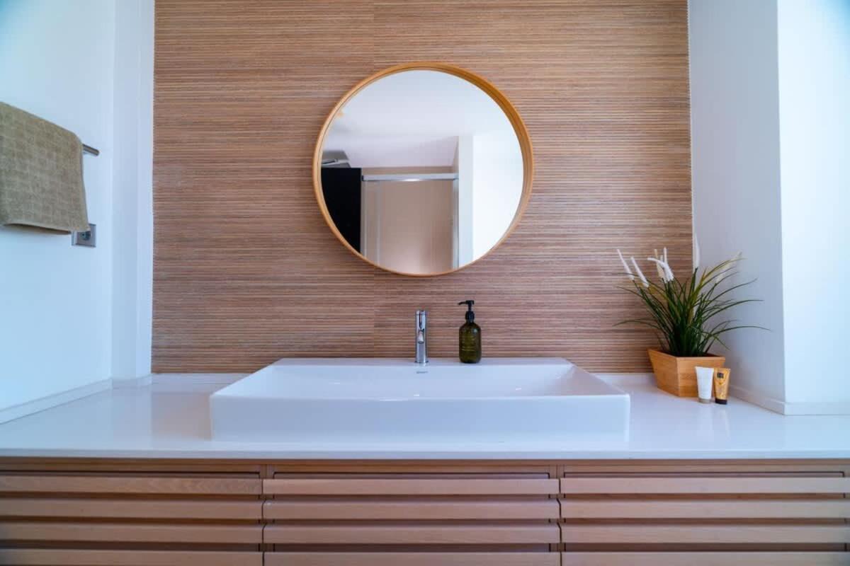 Seaside Elegance With Sea View Apartemen *