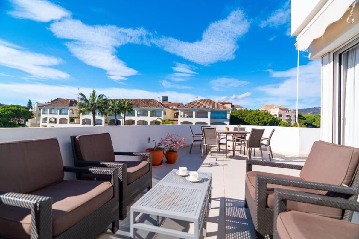 Seaside Elegance With Sea View Apartemen *