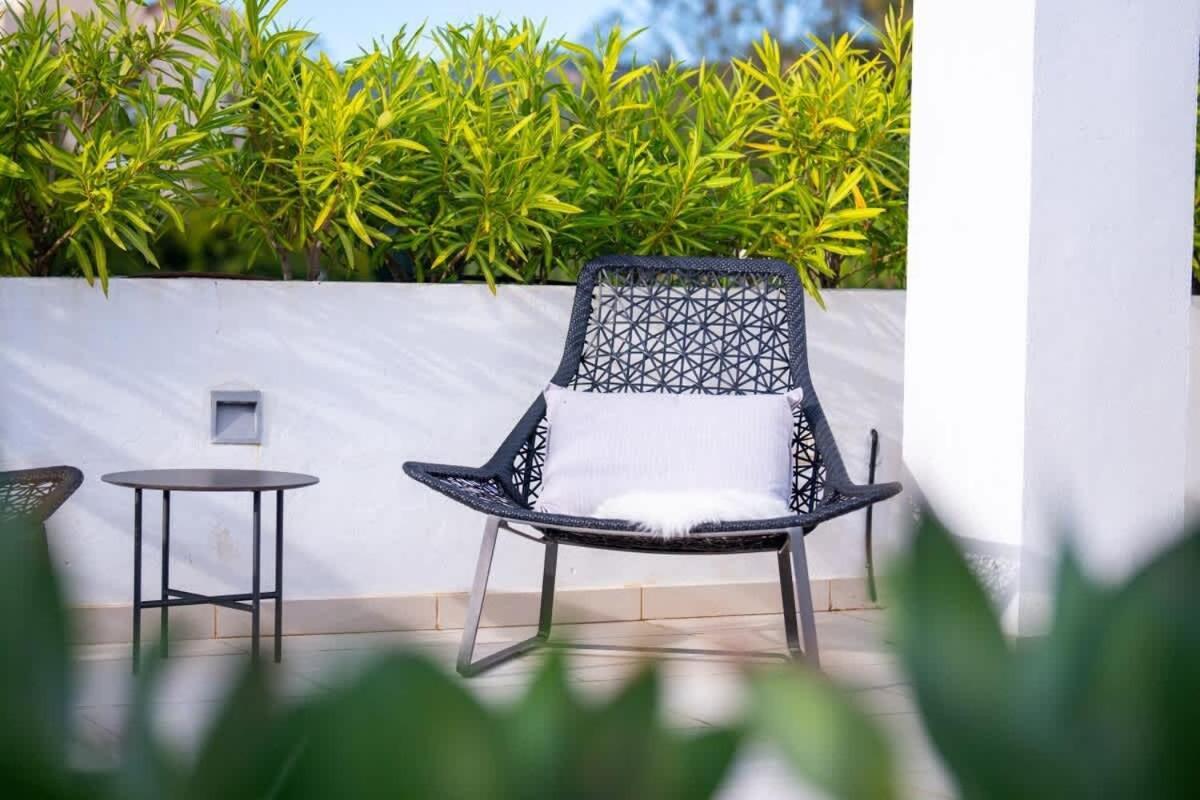 Seaside Elegance With Sea View Apartemen