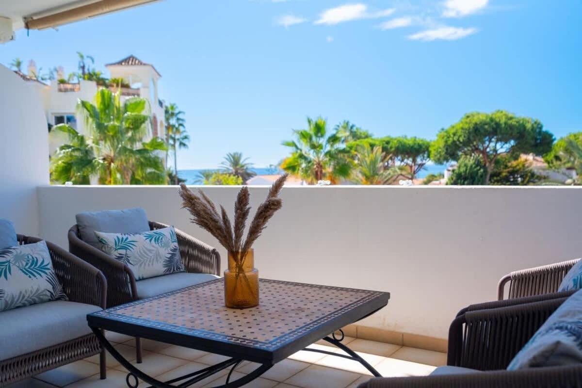 Seaside Elegance With Sea View Apartemen *