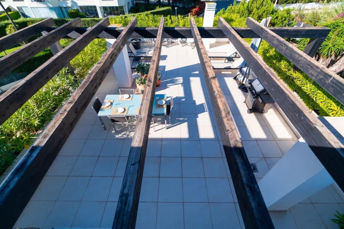 Seaside Elegance With Sea View Apartemen Marbella
